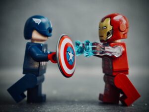アイアンマンとキャプテンアメリカが戦っている画像